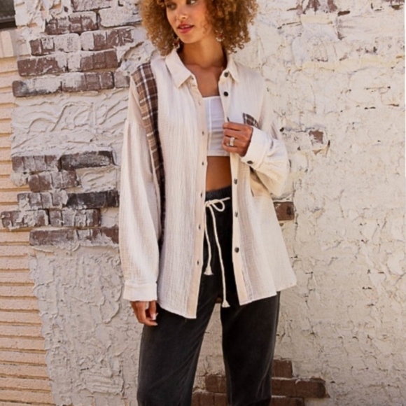 NWT POL Cream Button-Up Shirt - Picture 8 of 14